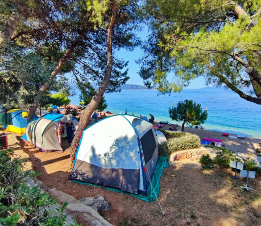 POZOR KAMPISTI: Hrvaški kampi so POPOLNOMA POLNI! Brez rezervacije boste spali v avtu