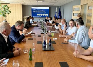 Pomemben korak za 3.a razvojno os: minister Vrtovec in enajst občin podpisale protokol o nadaljnjem razvoju