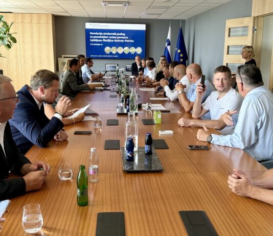 Pomemben korak za 3.a razvojno os: minister Vrtovec in enajst občin podpisale protokol o nadaljnjem razvoju