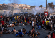 Ceuta pod pritiskom: migranti preplavili ulice, koliko se jih bo zares vrnilo?