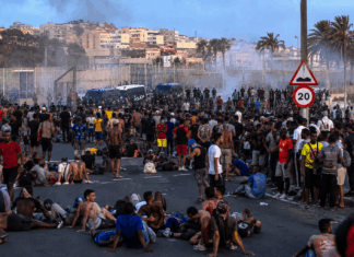 Ceuta pod pritiskom: migranti preplavili ulice, koliko se jih bo zares vrnilo?