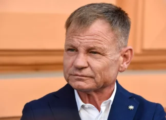 Škandal: Tožilec izpustil migranta, ki je preprodajal drogo na Metelkovi – sistem ščiti storilce, ne državljanov