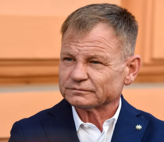 Škandal: Tožilec izpustil migranta, ki je preprodajal drogo na Metelkovi – sistem ščiti storilce, ne državljanov