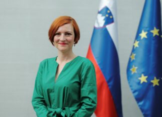 Po odhodu Aste Vrečko na ministrstvu ostala milijonska luknja: kdo bo plačal račune in kaj bo storila nova ministrica?
