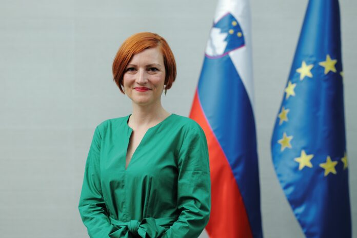 asta_vrecko_uradna_fotografija