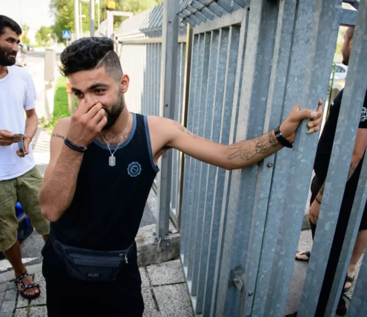 Nekateri prosilci za azil v azilnih domovih že več kot pet let: koliko vse to stane državo?