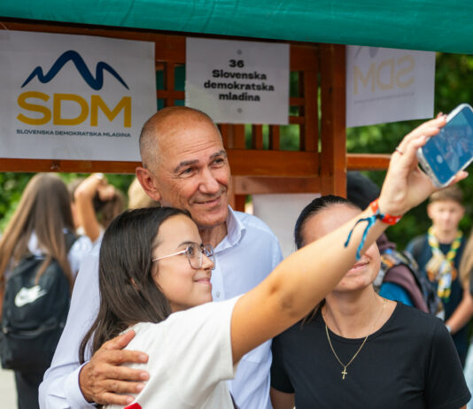 Stična znova navdušila: 5600 mladih, izjemno vzdušje in odmeven obisk Janeza Janše vir / radio Ognjišče