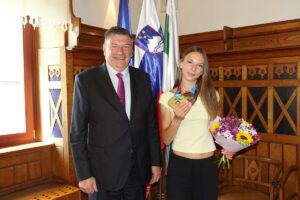 sprejem Žive Remic, evropske in svetovne mladinske prvakinje v atletiki, grosuplje.si