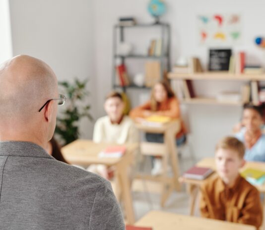 Kadrovski alarm v šolah in vrtcih: kdo bo še učil in vzgajal naše otroke?