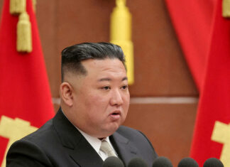 Umrl je Kim Jong-un? Govorice o možganski krvavitvi in smrti v Pekingu https://s.france24.com/media/display/85ad897e-c6af-11ed-8453-005056bfb2b6/w:1280/p:1x1/2023-03-16T222957Z_1637088611_RC2ALZ9AUA1X_RTRMADP_3_NORTHKOREA-MISSILES.jpg