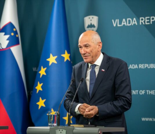 Vlada Janeza Janše udarila z močnim, razvojnim proračunom: več za občine in investicije, primanjkljaj pod 3 odstotke, novih davkov ne bo Vlada Janeza Janše in razvojni proračun, Facebook