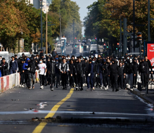 Krompirjeve počitnice v Parizu, Milanu, Rimu in Bruslju? Pripravljajo se ponovni protesti zato oblasti svarijo turiste KTKUGL5DOZO6JFXNCBT6YUJBM4-scaled.jpg