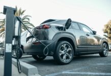 Če kupujete električni avto, še počakajte: cene bi lahko kmalu močno padle electric car